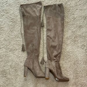 NWT - brown suede boots